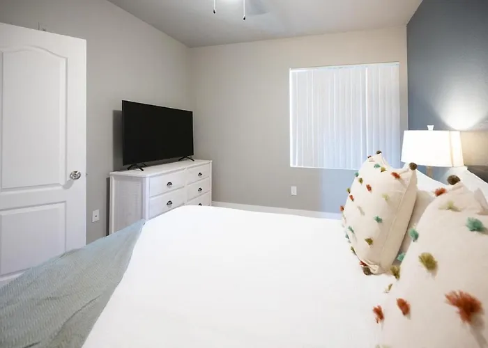 Apartment Landing - Modern With Amazing Amenities *