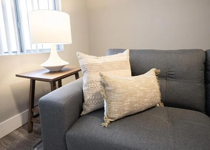Landing - Modern With Amazing Amenities *